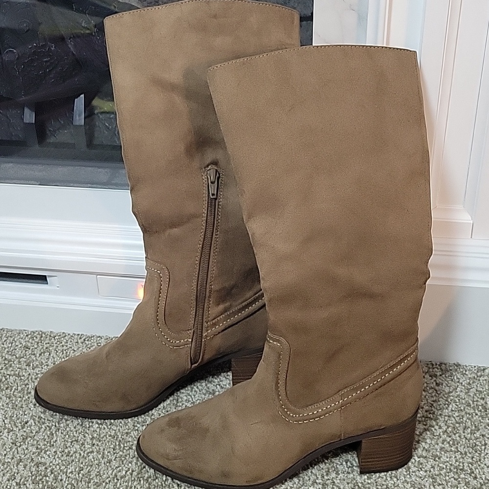 NWOT Lauren Conrad Tan Suede Boots, Size 8.5
